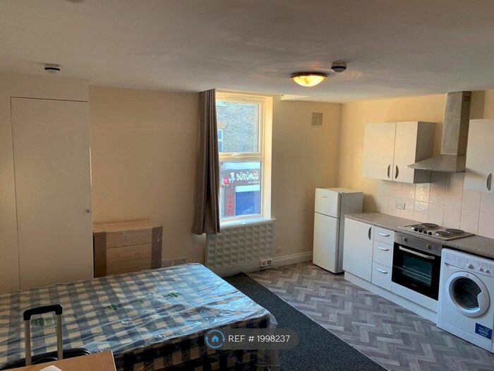 Studio To Rent In High Road, London, N22