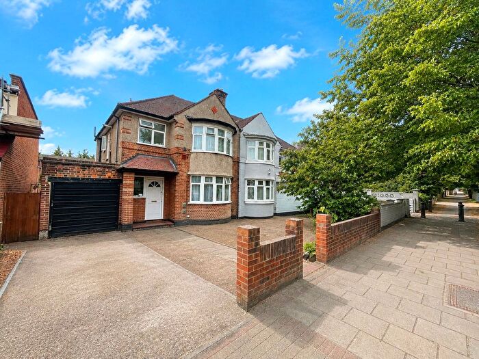 3 Bedroom Semi-Detached House For Sale In Great West Road, Isleworth, Greater London, TW7