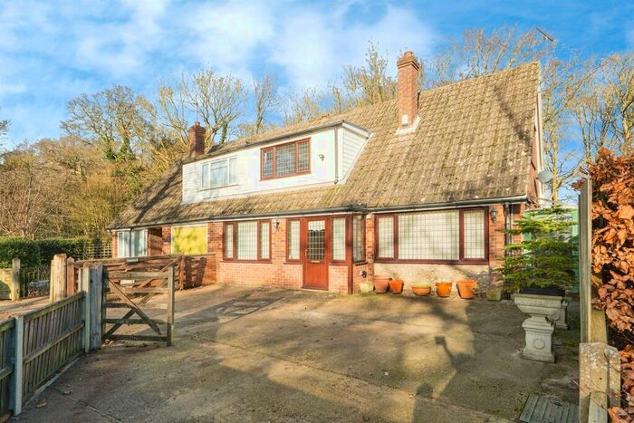 3 Bedroom Chalet For Sale In Roughton Road, Felbrigg, Norwich, NR11