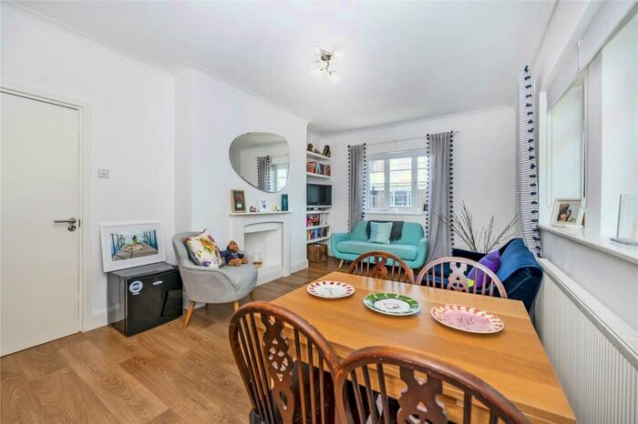 1 Bedroom Flat To Rent In Shoot Up Hill, Cricklewood, NW2