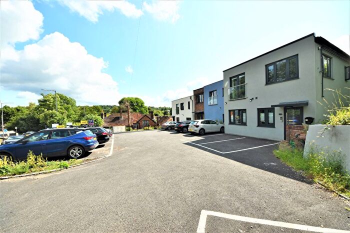 1 Bedroom Flat To Rent In Treadaway Hill, Loudwater, High Wycombe, HP10