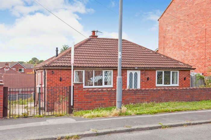 2 Bedroom Detached Bungalow For Sale In Newton Lane, Wakefield, WF1