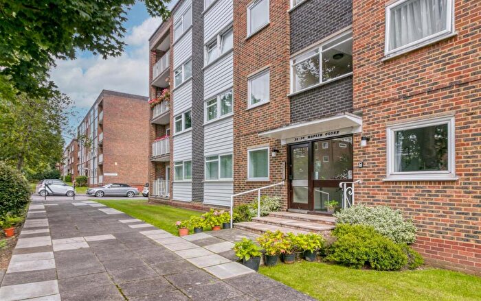 3 Bedroom Flat For Sale In Maplin Close, Winchmore Hill, N21