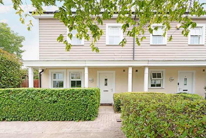4 Bedroom End Of Terrace House To Rent In Heatherlea Grove, Worcester Park, KT4