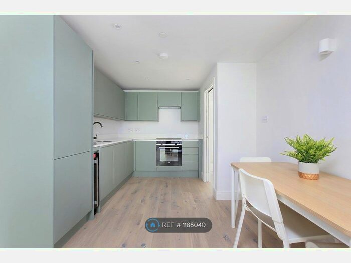 2 Bedroom Flat To Rent In Podmore Road, London, SW18