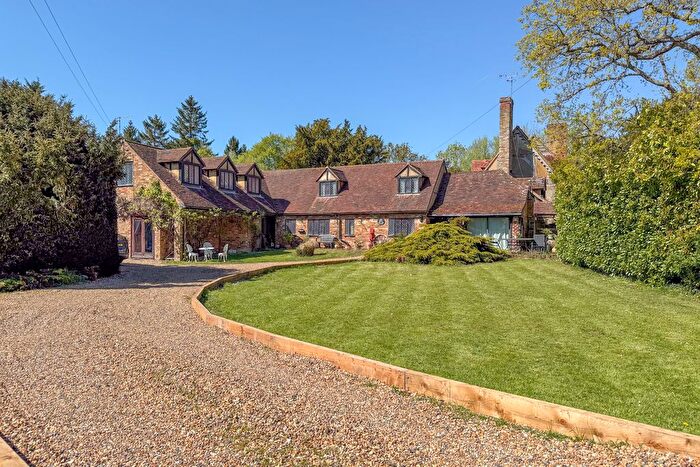 5 Bedroom Property For Sale In Wraysbury, Berkshire, TW19
