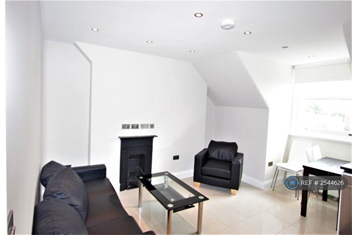 2 Bedroom Flat To Rent In Hampstead, London, NW3