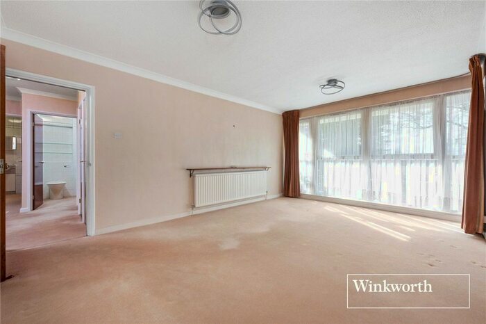 2 Bedroom Flat To Rent In Hendon Lane, Finchley, London, N3