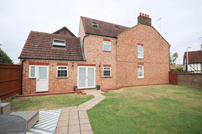 5 Bedroom Semi Detached House For Sale In Luton Road, Chalton, Luton, LU4