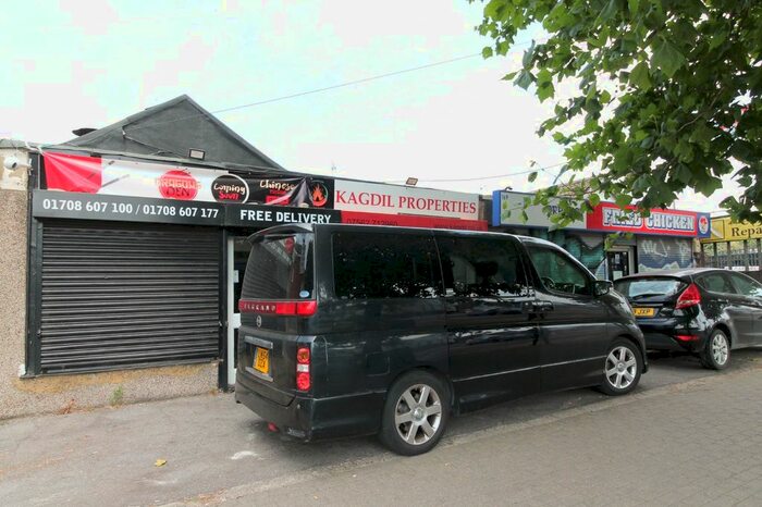 Parking/garage To Rent In New Road, Rainham, RM13