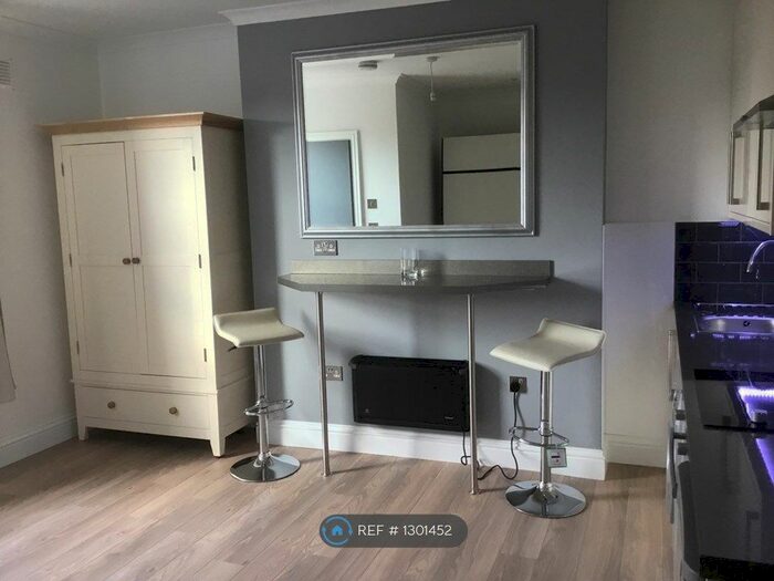 Studio To Rent In Shepherds Bush Road, London W6