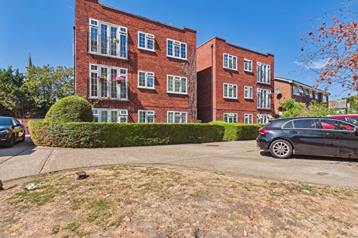 1 Bedroom Flat For Sale In Cookham Road, Maidenhead, Berkshire, SL6