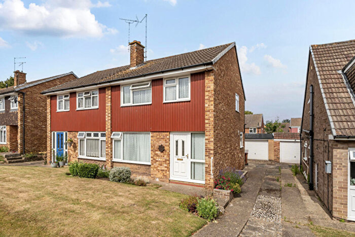 3 Bedroom Semi-Detached House For Sale In Truro Close, Rainham, Gillingham, ME8