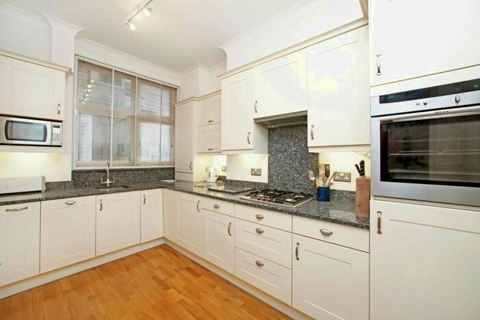 2 Bedroom Flat To Rent In Russell Square Mansions, Southampton Row, Bloomsbury, London, WC1B