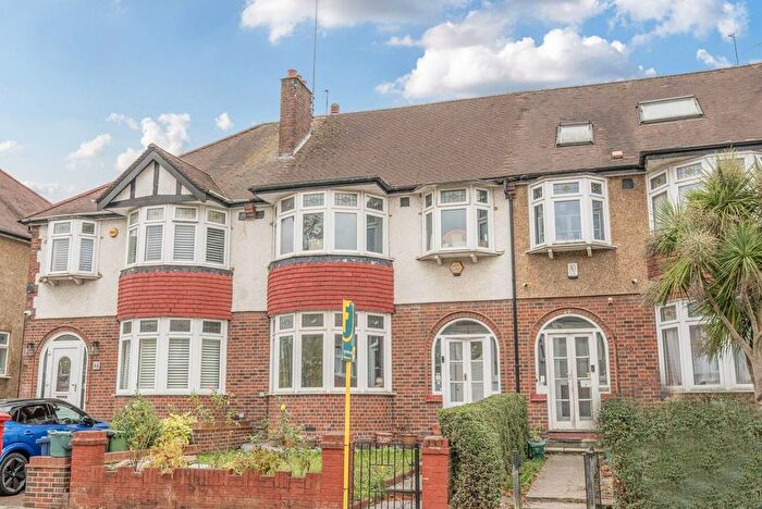 3 Bedroom Terraced House For Sale In Brunswick Road, Ealing, London, W5