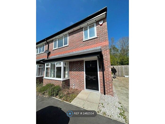 4 Bedroom Semi-Detached House To Rent In Penny Bridge Grove, St. Helens, WA9