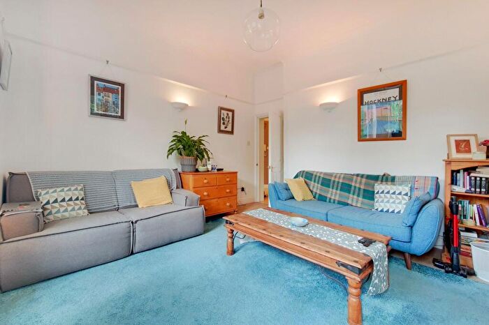 2 Bedroom Flat To Rent In Lewisham Way, London, SE4