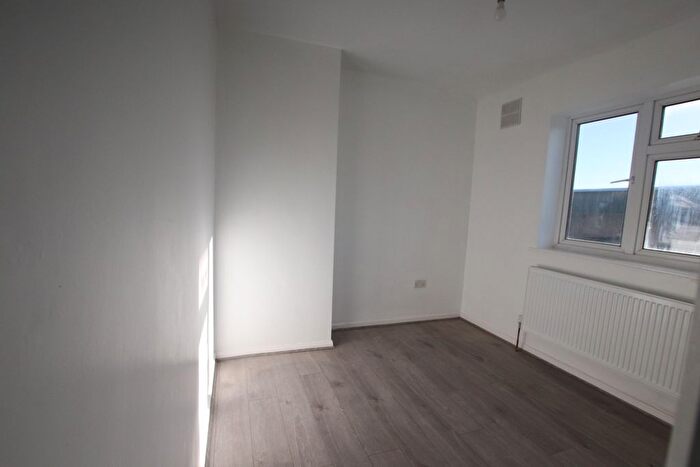 3 Bedroom Terraced House For Sale In Moorside Road, Bromley, BR1