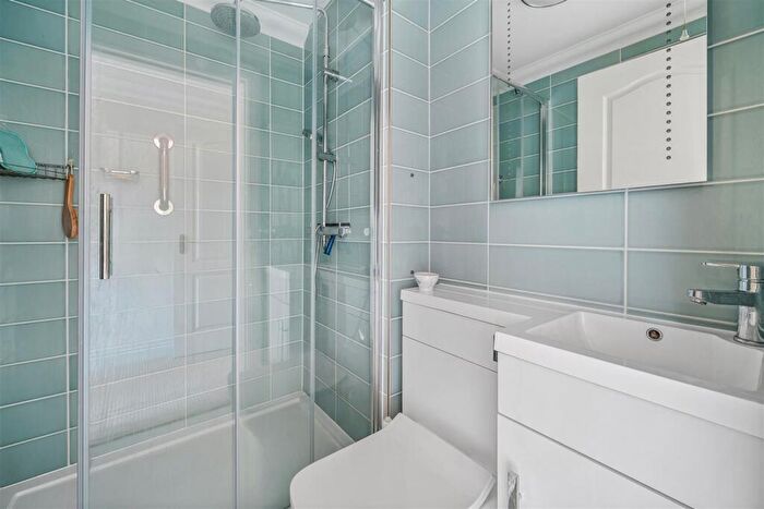 2 Bedroom Apartment For Sale In Burlington Road, BH19 - Photo 7