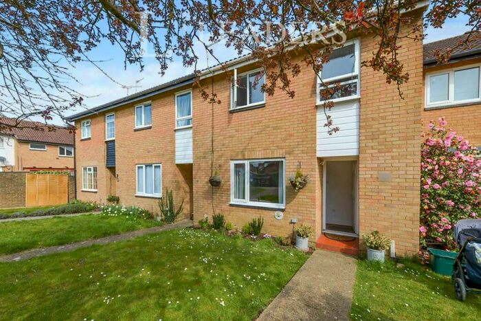 3 Bedroom Semi-Detached House To Rent In Craiglands, AL4