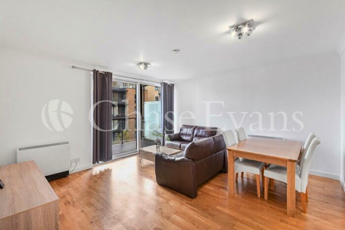 2 Bedroom Flat To Rent In Boardwalk Place, Canary Wharf, London, E14