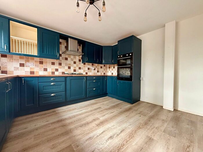 4 Bedroom Terraced House For Sale In Queens Road, Carterton, Oxfordshire, OX18