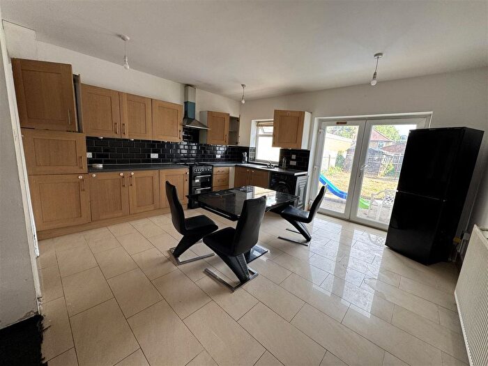 3 Bedroom End Of Terrace House To Rent In Penderel Road, Hounslow, TW3