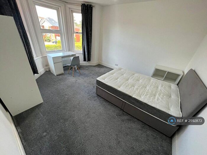 2 Bedroom Flat To Rent In Heron Court Road, Bournemouth, BH3