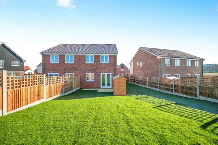 2 Bedroom Semi-Detached House For Sale In Spalding Way, Chelmondiston, IP9