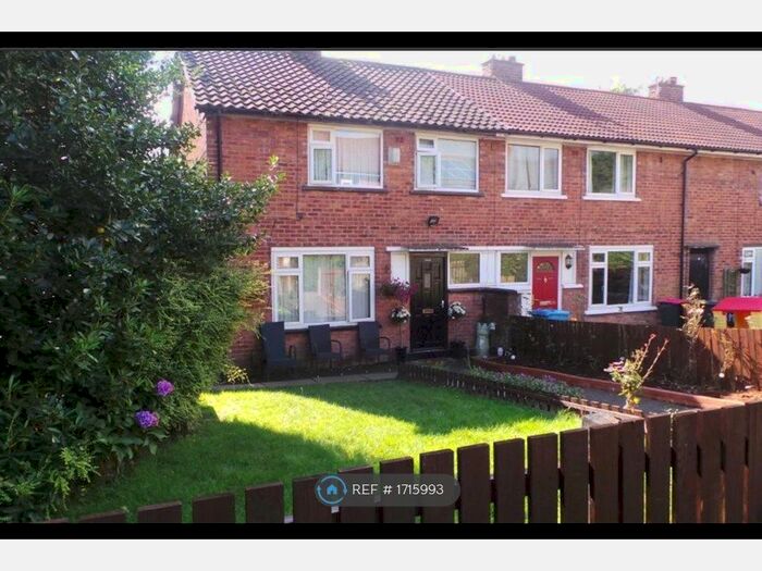 3 Bedroom Semi-Detached House To Rent In Kenyan Way, Manchester, M38