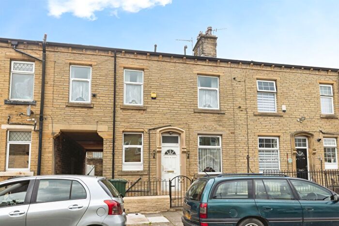 3 Bedroom Terraced House For Sale In Pembroke Street, Bradford, BD5
