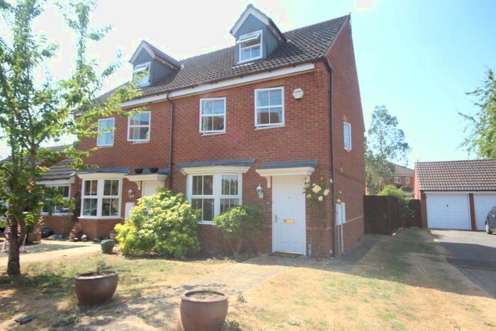 3 Bedroom Semi-Detached House To Rent In Rustics Close, Calvert, Buckingham, MK18