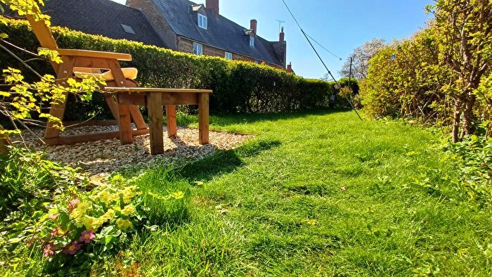 2 Bedroom Cottage For Sale In East End, Hook Norton, OX15