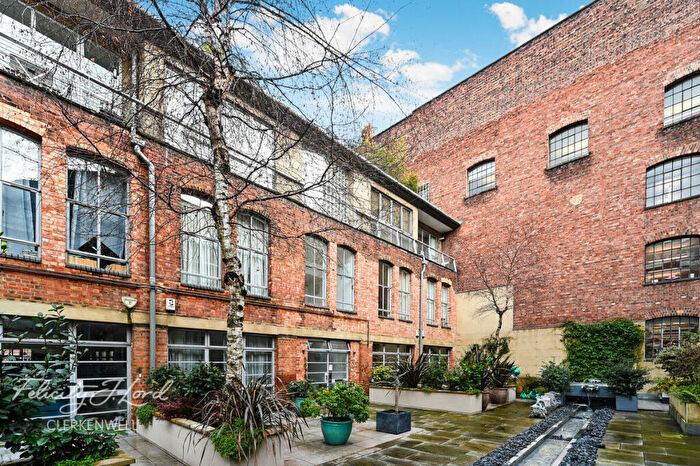 2 Bedroom Apartment To Rent In Dallington Square, London, EC1V
