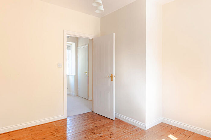 2 Bedroom Link Detached House For Sale In Redhouse Lane, Chapel Allerto, LS7