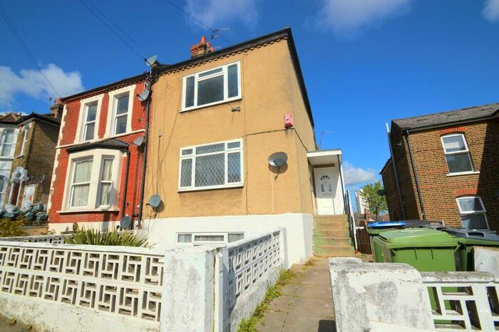 1 Bedroom Flat To Rent In Chestnut Rise, London, SE18