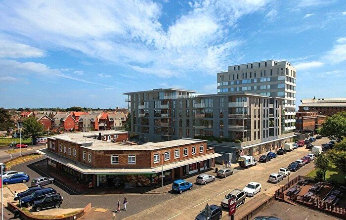 1 Bedroom Flat To Rent In The Causeway, Goring-by-Sea, Worthing, West Sussex, BN12