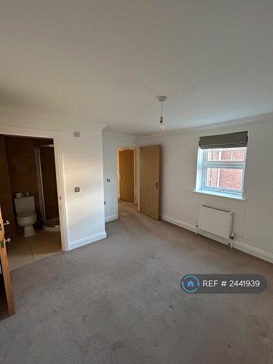 2 Bedroom Flat To Rent In Alumhurst Road, Bournemouth, BH4
