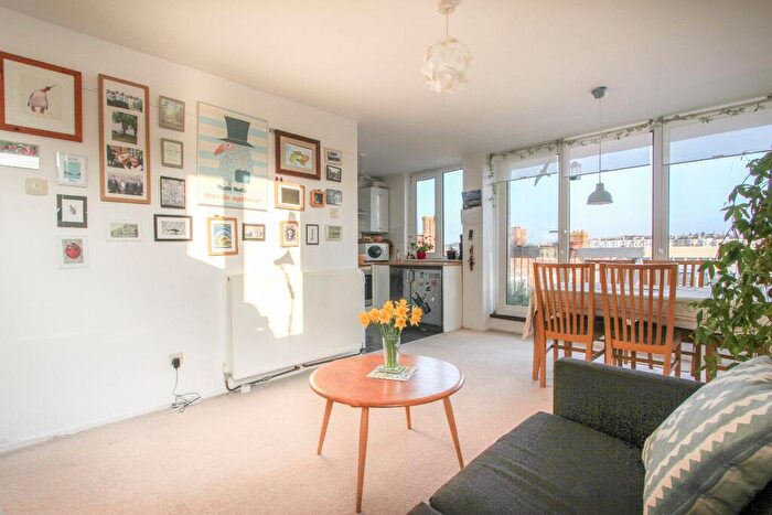 2 Bedroom Apartment To Rent In Furze Hill, Hove, BN3
