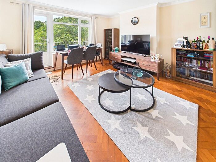 2 Bedroom Flat To Rent In Roymount Court, Twickenham, TW2