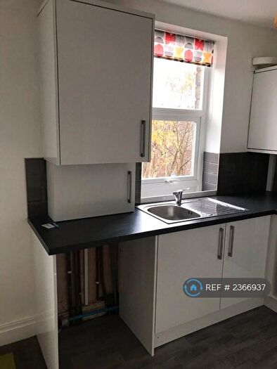 1 Bedroom Flat To Rent In Manchester Road, Huddersfield, HD4
