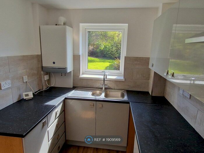 1 Bedroom Flat To Rent In Ravenhill, Swansea, SA5
