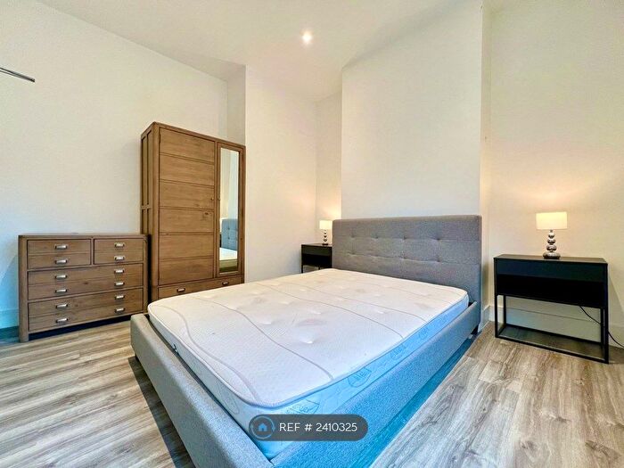 2 Bedroom Flat To Rent In Sidney Road, London, SW9