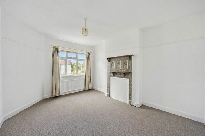 2 Bedroom Flat To Rent In Mount Ephraim Lane, London, SW16