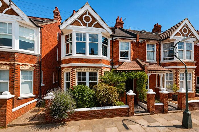 5 Bedroom Semi-Detached House For Sale In Raphael Road, Hove, BN3