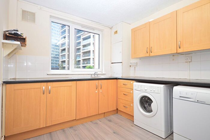 2 Bedroom Flat To Rent In John Mcdonald House, Tower Hamlets, E14