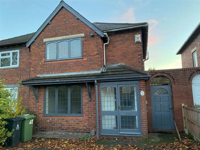 3 Bedroom Semi-Detached House To Rent In Forest Avenue, Walsall, WS3