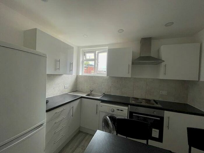 2 Bedroom Flat To Rent In - Queensway, Bletchley, Milton Keynes, MK2