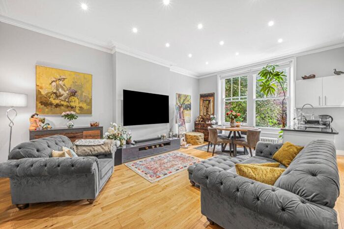 1 Bedroom Flat For Sale In Canfield Gardens, South Hampstead, NW6