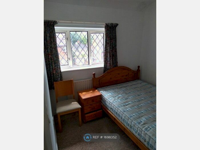 4 Bedroom Semi-Detached House To Rent In Roundhill Way, Guildford, GU2